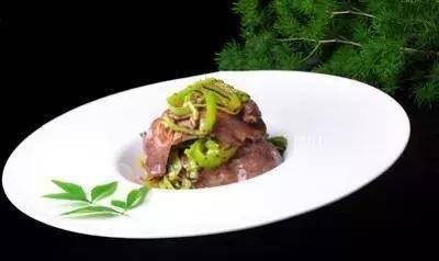 精椒爆料牛肉粒怎么做视频,家常美味轻松学  第3张